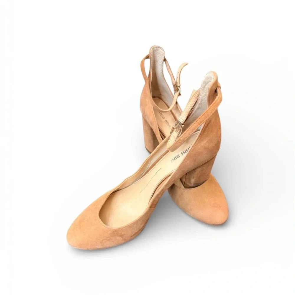 Gianni Bini LuLAA Spanish  Sand tan suede rounded-toe block  heel pumps GUC 9.5